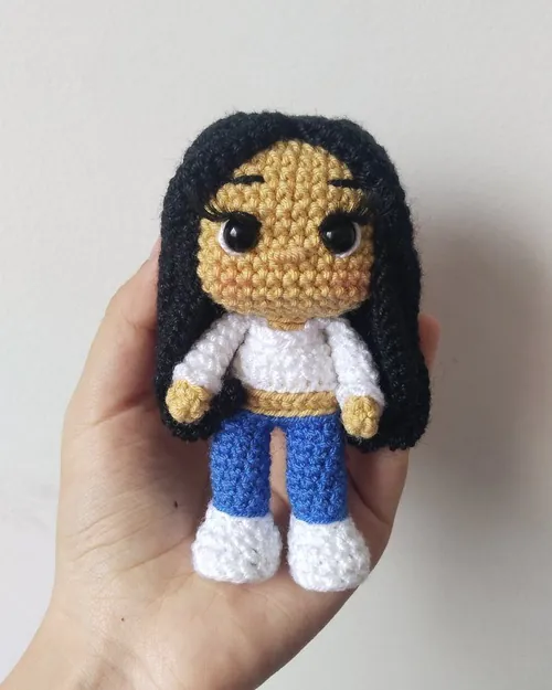 Ejemplo de amigurumi personalizado de 13 cm