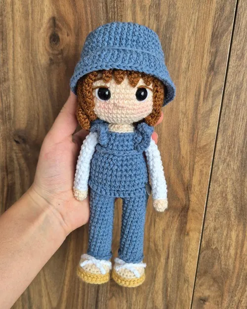 Ejemplo de amigurumi personalizado de 20 cm