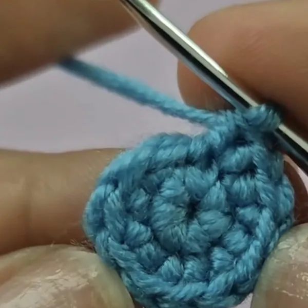 Anillo mágico tejido en crochet con la aguja