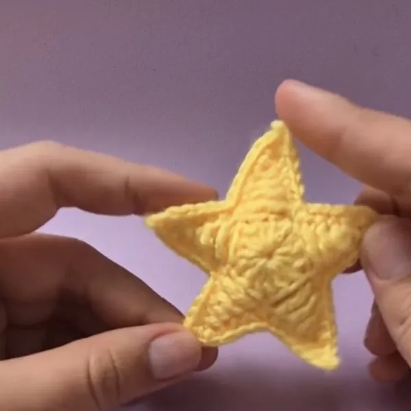 Mini estrella tejida a crochet