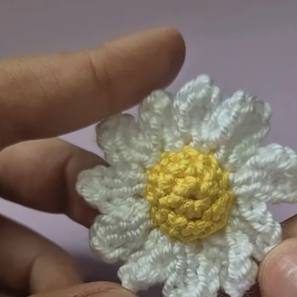 Mini margarita tejida a crochet